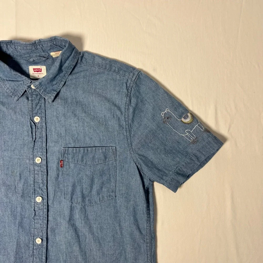 Levis Mens Chambray Shirt Short Sleeve Blue Llama Skateboard Globe Small